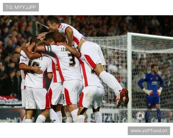 曼联防线失误频繁引发争议,本赛季球队稳定性面临考验 曼联防线失误频繁引发争议,本赛季球队稳定性面临考验